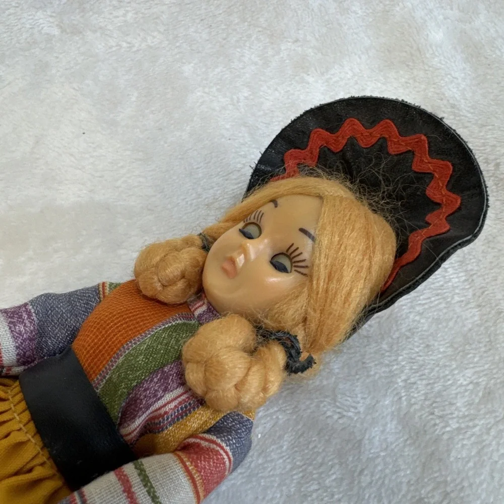 Vintage 8 inch Aron‎ Doll Pioneer Girl Souvenir Dutch Costume Dress Hat